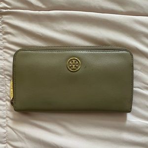 Tory Burch wallet